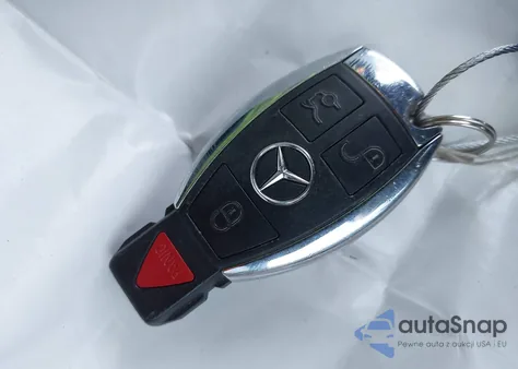 2017 Mercedes-Benz C 300 Luxury/Sport z USA, uszkodzony, nr VIN 55SWF4JB9HU217803